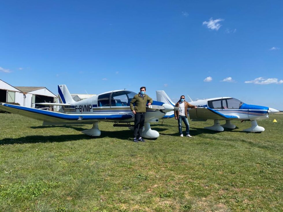 Deux avions DR400 de l'aéroclub sur l'aérodrome